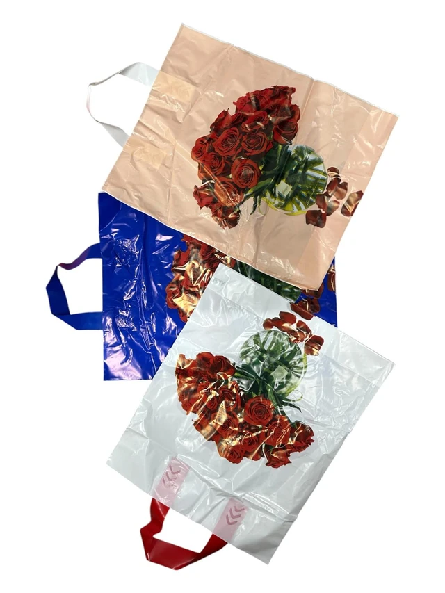 Pungă din polietilenă cu imprimeu trandafiri 30 × 40 cm